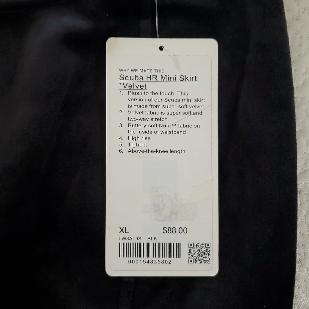 NWT Lululemon Scuba HR Mini Skirt Special Edition Black Velvet SZ L